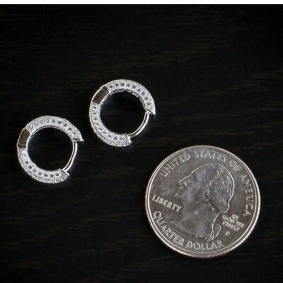 - NEW 18 k Gold Plated Hoop Small Earrings - Picture 2 of 4